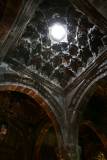 "сталактитовый шатер", световое отверстие монастыря Гехарт (Святого копя, которым пронзили Спасителя на кресте)